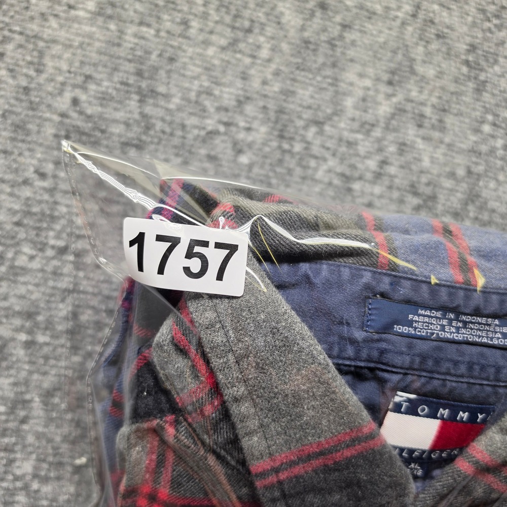 Vintage Tommy Hilfiger Mens XL Plaid Flannel Button Down Shirt Crest Logo - Picture 11 of 11